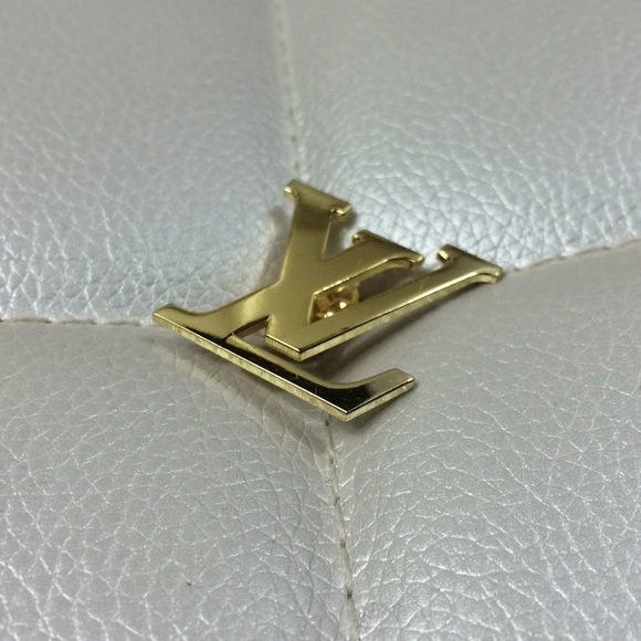 Louis Vuitton logo pin counter staff pin - - Picture 4 of 8